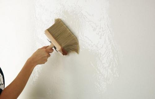 Нужно ли смывать побелку перед поклейкой обоев. Можно ли не смывать побелку перед поклейкой обоев