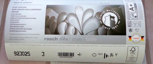 Почему отходят флизелиновые обои. Отклеиваются флизелиновые обои: причины и как исправить