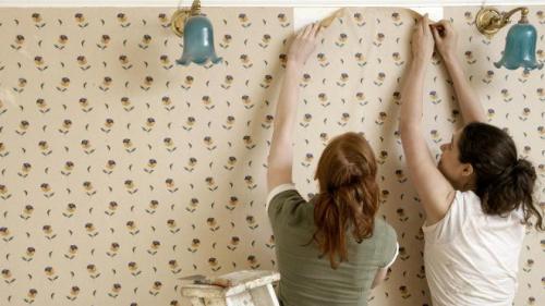 Как правильно клеить обои от окна или от двери. Инструменты, которые могут пригодиться в процессе ремонта