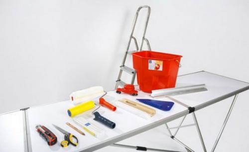 Как быстро снять старые флизелиновые обои со стен. Как снять бумажные обои при помощи воды 01