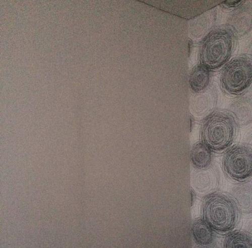 Как удалить засохший клей с флизелиновых обоев. 5 способов удалить клей с лицевой стороны обоев