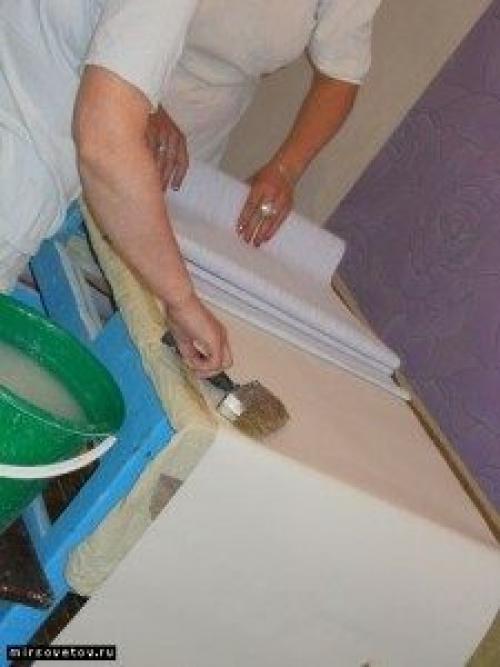 Как удалить клей от обоев со стены. Как удалить обойный клей