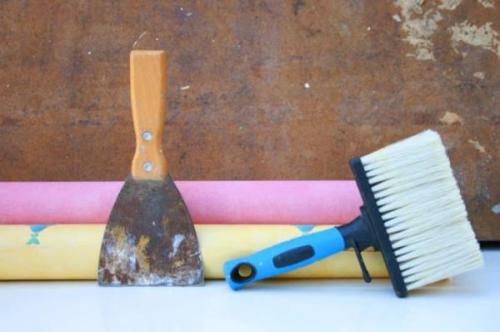 Какие обои не надо мазать клеем. В каких случаях клей наносят на стены, а не на обои