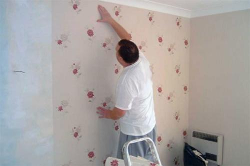 Как клеить обои на побелку. Обои на известку — можно ли клеить и как это сделать