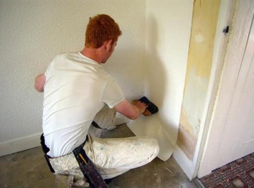 Какие обои не надо мазать клеем. В каких случаях клей наносят на стены, а не на обои