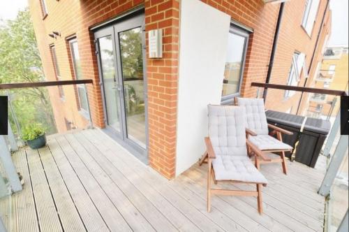 Обои на балконе форум. Как облагородить открытый балкон