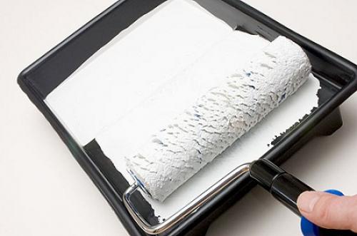 Можно ли покрасить потолок не смывая побелку. BrickNews.ru