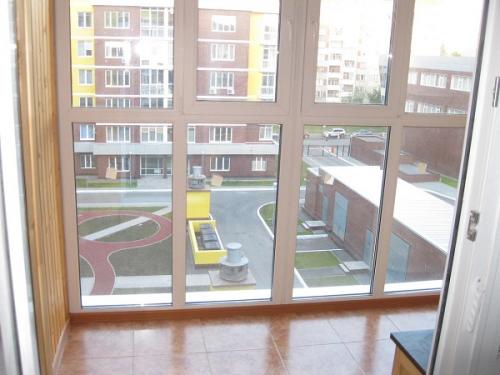 Дизайн панорамного балкона и лоджии. Панорамное остекление, виды и особенности 16 Дизайн панорамного балкона и лоджии. Панорамное остекление, виды и особенности 16