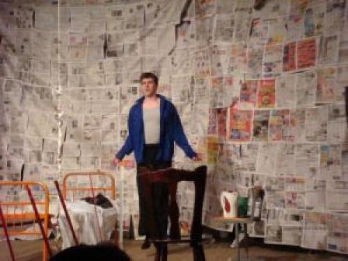 Клеить обои на пол. Выбор материалов 01