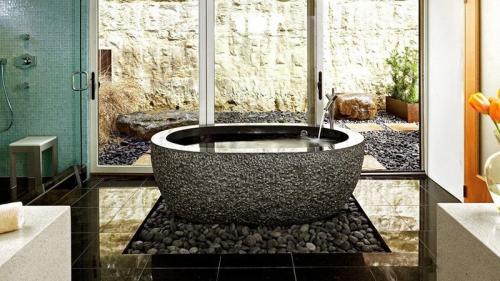 Декоративный камень в ванной. Преимущества материала в дизайне ванных 07