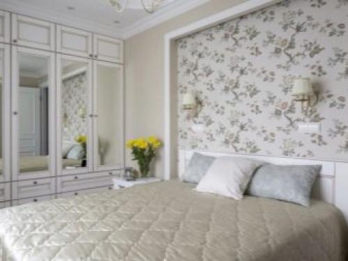 Как защитить обои от истирания возле кровати. Навесные изголовья – способ разместить кровать у стены не пачкая обои 26