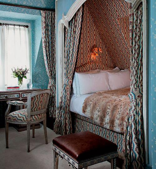 Двуспальная кровать у стены. Интерьер комнаты с кроватью в стене – разновидности и особенности моделей