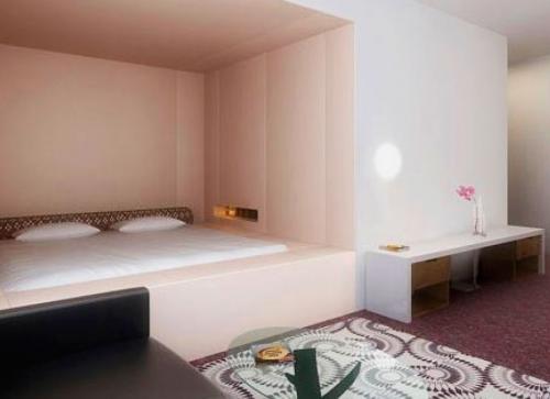 Двуспальная кровать у стены. Интерьер комнаты с кроватью в стене – разновидности и особенности моделей