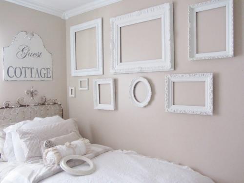 Как защитить обои от истирания возле кровати. Навесные изголовья – способ разместить кровать у стены не пачкая обои 02