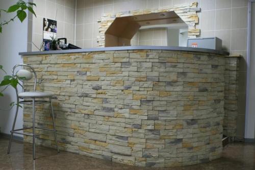 Декоративный камень в интерьере: 85 фото-идей