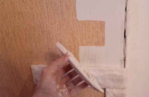 Как клеить искусственный камень на обои. Искусственный камень 18