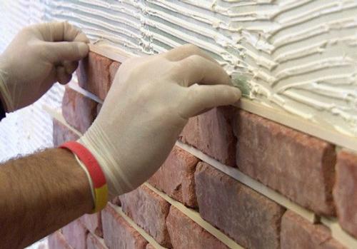 Можно ли клеить декоративный камень на жидкие гвозди. Как надежно приклеить натуральный камень на жидкие гвозди