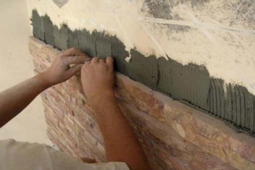 Как клеить декоративный камень на углах. Технология укладки