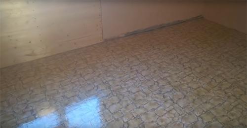 Декоративный пол из обоев. Зачем клеят обои на пол и как это делать правильно?