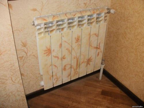 Можно ли клеить обои возле газового котла. Как поклеить обои за батареей отопления, если нет возможности ее снять