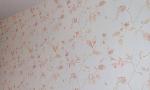 Можно ли клеить обои в дождь. Правила поклейки обоев