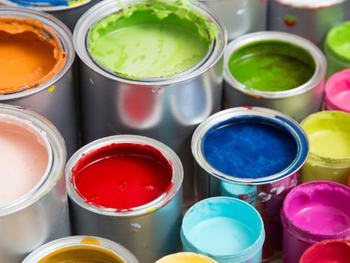 Можно ли красить обои интерьерной краской. Какую краску выбрать