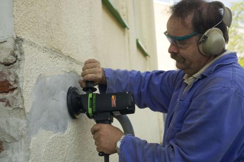 Подготовка старых стен под покраску. Процесс очистки стен от старых покрытий