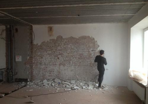 Подготовка старых стен под покраску. Процесс очистки стен от старых покрытий