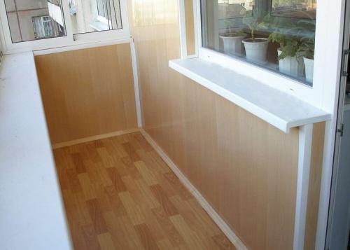 Дизайн маленького балкона 2 метра. В каких стилях можно оформить балкон?