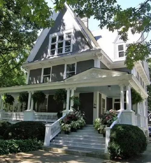 Покрасить дом в серый цвет. Серый фасад дома: популярные оттенки, подходящие цвета