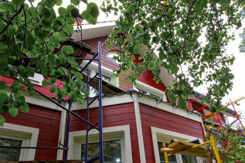 Таблица сочетающихся цветов крыши дома окон цоколя фасада. Практичные советы для осторожных 10