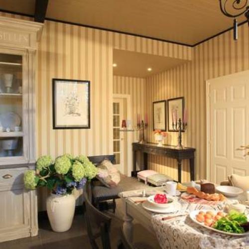 Как клеить моющие обои для кухни. Виды и особенности моющихся обоев 10