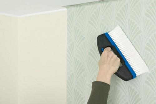 Как клеить виниловые обои на бумажной основе встык или внахлест. Почему нельзя клеить внахлест обои на виниловой основе?