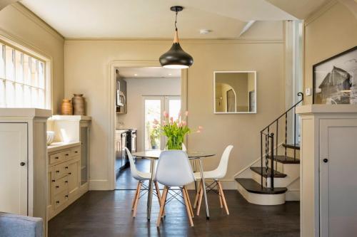 Цвет стен в гостинной 2023 года. В какой цвет покрасить стены: тренды 2023 года в выборе цвета для модного интерьера