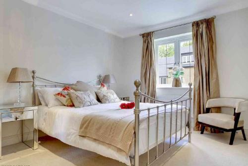 Какой цвет покрасить стены в зале. Выбираем цвет стен в гостиной: красивые сочетания, лучшие цвета для гостиной 12