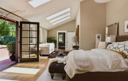 Какой цвет покрасить стены в зале. Выбираем цвет стен в гостиной: красивые сочетания, лучшие цвета для гостиной 13