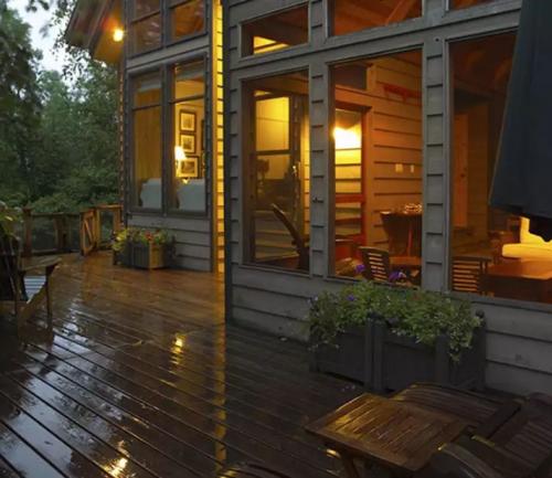 Краска по дереву для наружных работ цвета. Износостойкая