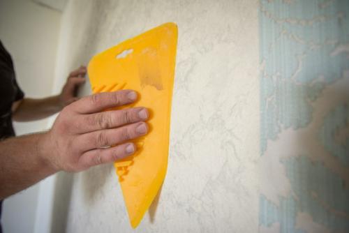 Можно ли клеить отвалившиеся обои. Переклеиваем большой участок 01 Можно ли клеить отвалившиеся обои. Переклеиваем большой участок 01