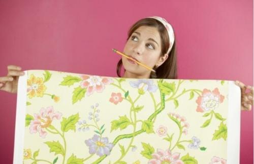 Откуда начинать клеить обои. Откуда правильно начинать клеить обои в комнате