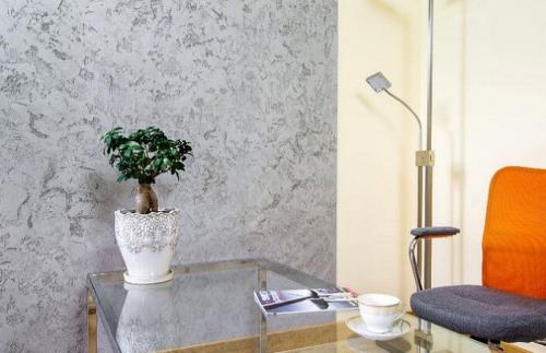 Белые или серые стены. ОСНОВНЫЕ ПОВЕРХНОСТИ (СТЕНЫ, ПОЛ, ПОТОЛОК)