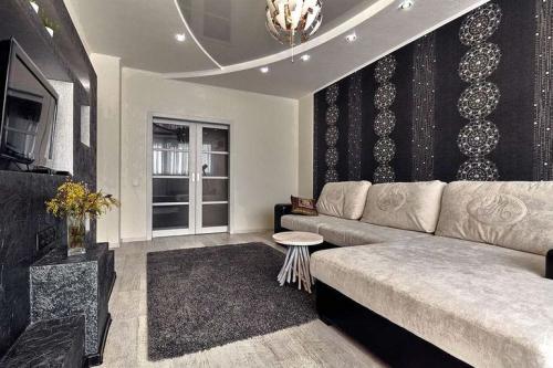 Что будет, если покрасить обычные обои вместо специальных