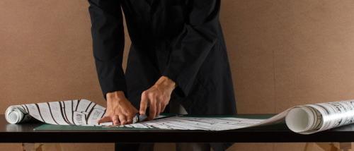 Подготовка к поклейке обоев ранее окрашенных стен. Как подготовить старые стены к обоям: удаление старой краски методом зашкуривания и феном 04 Подготовка к поклейке обоев ранее окрашенных стен. Как подготовить старые стены к обоям: удаление старой краски методом зашкуривания и феном 04