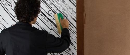 Подготовка к поклейке обоев ранее окрашенных стен. Как подготовить старые стены к обоям: удаление старой краски методом зашкуривания и феном 07 Подготовка к поклейке обоев ранее окрашенных стен. Как подготовить старые стены к обоям: удаление старой краски методом зашкуривания и феном 07