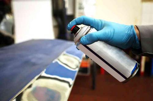 Покрасить обои краской из баллончика. Какие поверхности можно красить аэрозольной краской