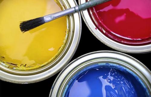 Как покрасить обычные обои водоэмульсионной краской. Покупка краски –, как правильно выбрать состав для работы?