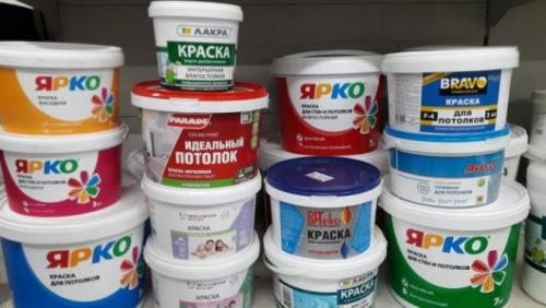 Покраска старых обоев на потолке. Выбор краски для обоев и ее расход