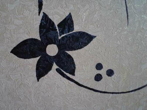 Как покрасить обои водоэмульсионной краской. Рисунки и декорирование