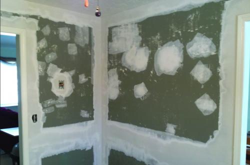 Можно ли клеить самоклеющиеся обои на краску. Можно ли клеить обои на краску, надежно ли это?