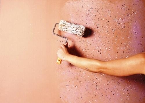 Каким лаком можно покрыть жидкие обои.   Какими критериями выбора лака для жидких обоев руководствоваться