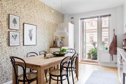 Какого цвета обои выбрать для кухни. Подбираем обои под цвет гарнитура на кухне 30 Какого цвета обои выбрать для кухни. Подбираем обои под цвет гарнитура на кухне 30